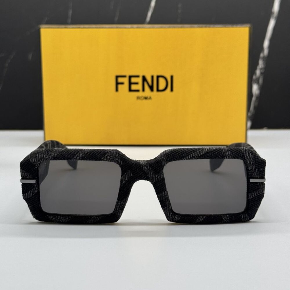 NEW FE40074U 05A FENDI SUNGLASSES BLACK GREY UNISEX EYEWEAR FENDI - Picture 2 of 12